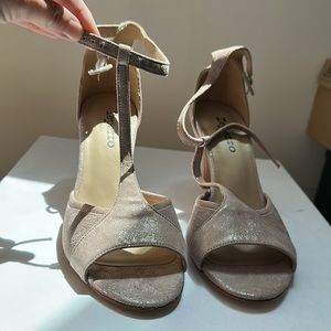 Repetto leather shoes. Shiny. Soft. Nude. New.